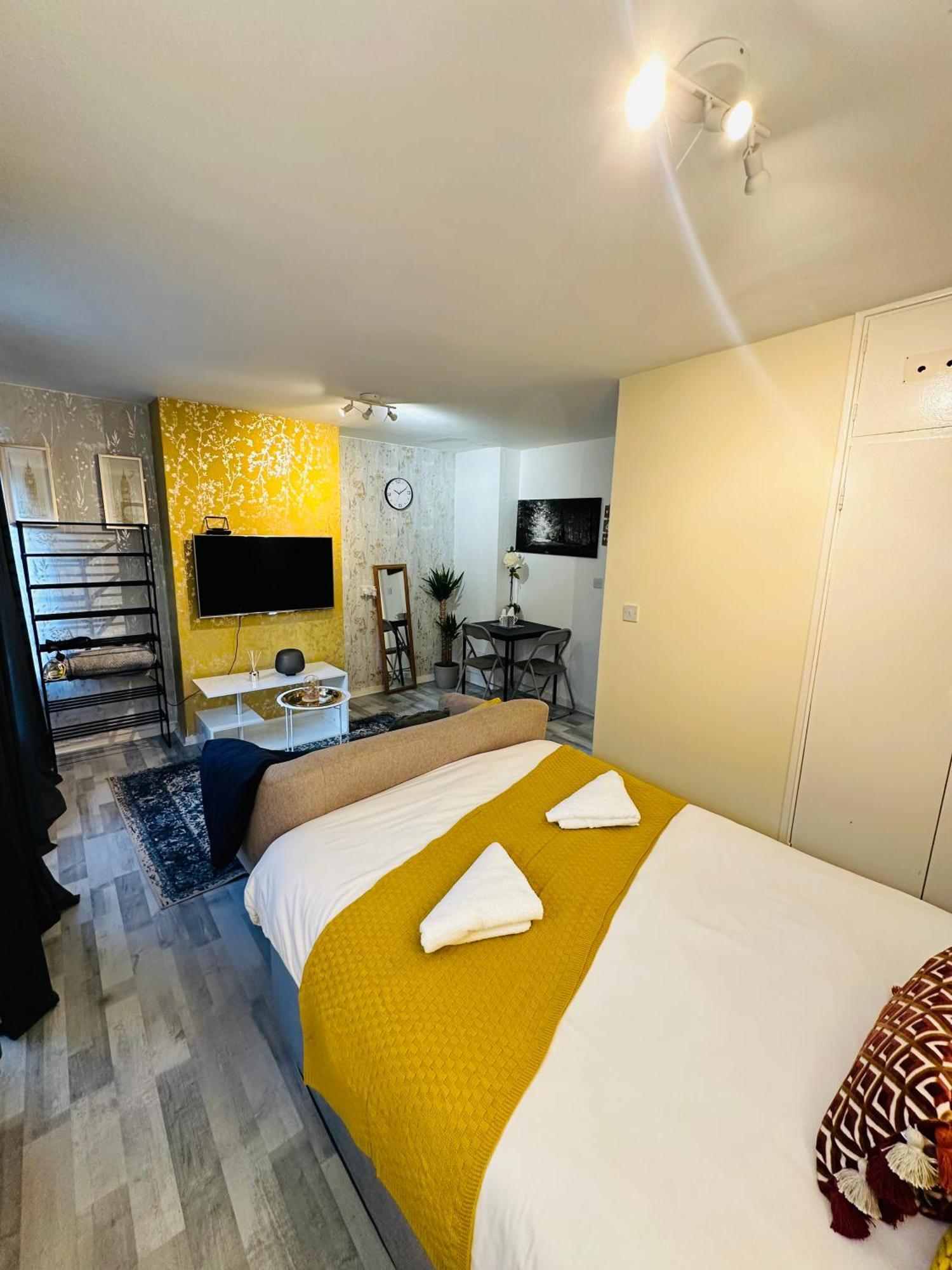 Studio Apartment In London, Bethnal Green Buitenkant foto